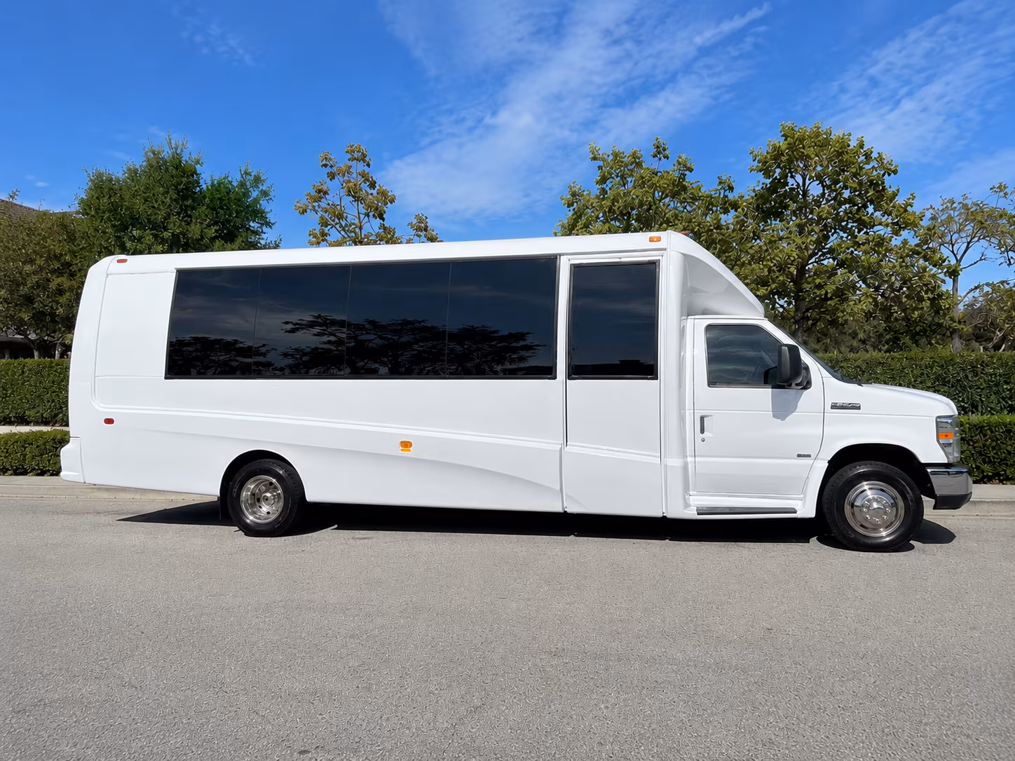 corporate airport transfer buses to and from dfw and love field
